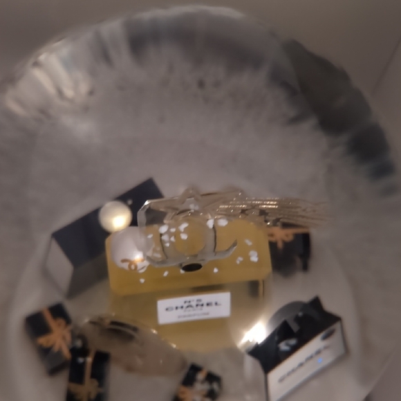 CHANEL Snow Globe with Black and Gold Details - Picture 3 of 4